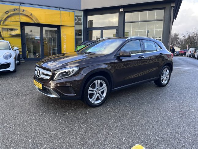 Mercedes-Benz GLA 200d Urban, Bi-Xenon, navigacija, kamera, jamstvo